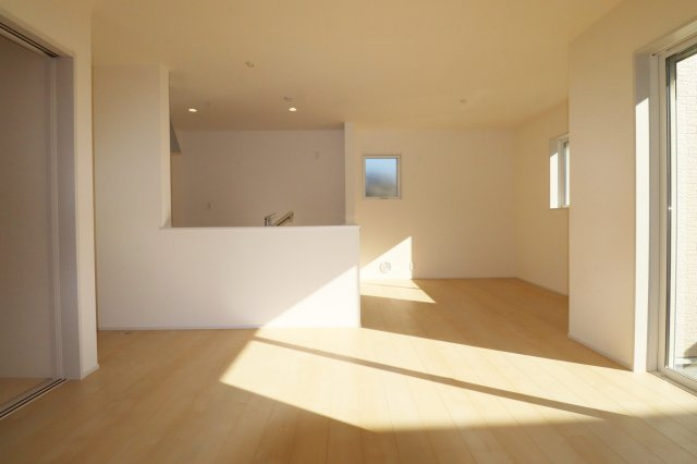 郡山市安積町荒井字安倍　　　　2号棟　　　安積第1小学校、安積中学区　の居間・リビング