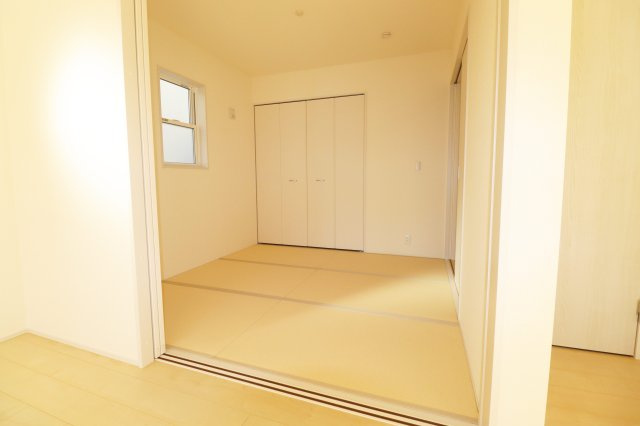 郡山市安積町荒井字安倍　　　　2号棟　　　安積第1小学校、安積中学区　の和室