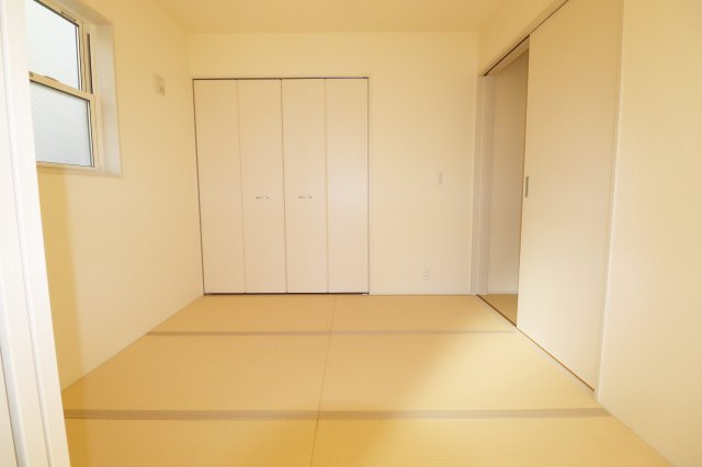 郡山市安積町荒井字安倍　　　　2号棟　　　安積第1小学校、安積中学区　の和室