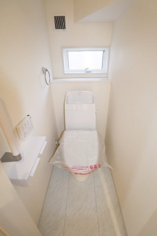 郡山市安積町荒井字安倍　　　　2号棟　　　安積第1小学校、安積中学区　の洗面所