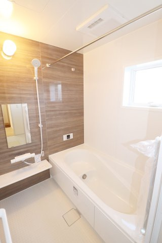 郡山市安積町荒井字安倍　　　　2号棟　　　安積第1小学校、安積中学区　の浴室