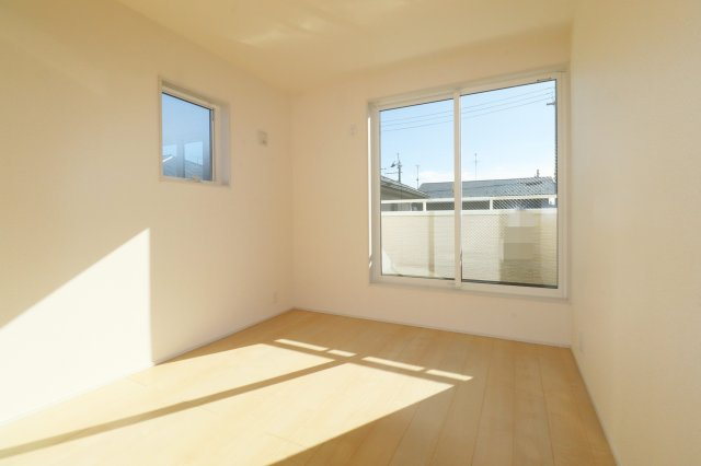 郡山市安積町荒井字安倍　　　　2号棟　　　安積第1小学校、安積中学区　の洋室