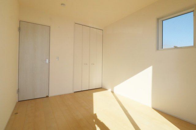 郡山市安積町荒井字安倍　　　　2号棟　　　安積第1小学校、安積中学区　の洋室