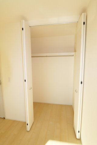 郡山市安積町荒井字安倍　　　　2号棟　　　安積第1小学校、安積中学区　の洋室