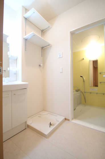 【洗面所】 | グランポルテ美園 | 広い洗面スペース