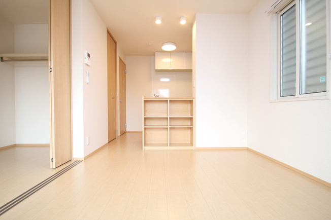 【居間・リビング】 | グランポルテ美園 | ゆったりとした居間です