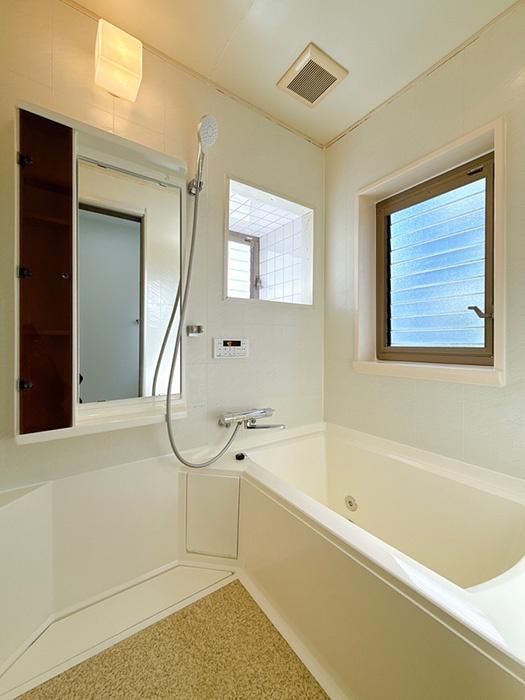 西尾市平口町の浴室