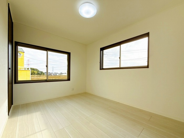 西尾市平口町の洋室