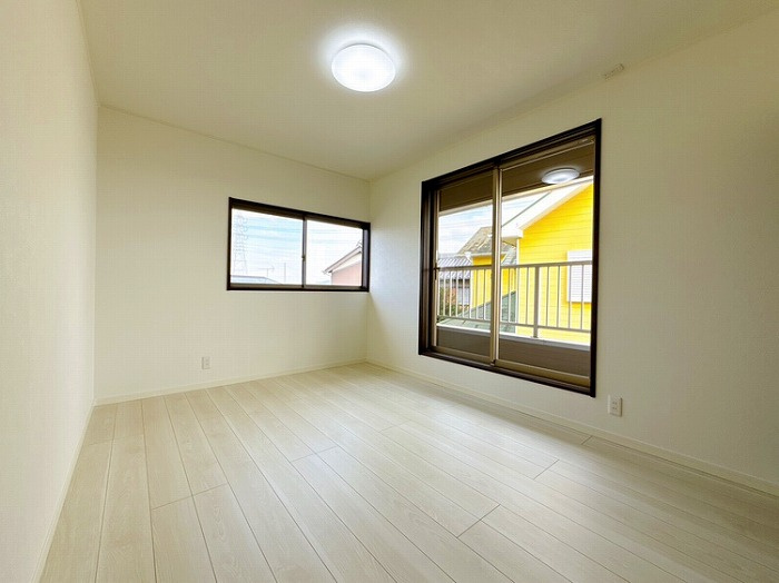 西尾市平口町の洋室