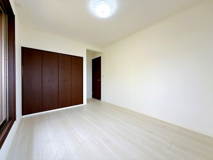 西尾市平口町の洋室