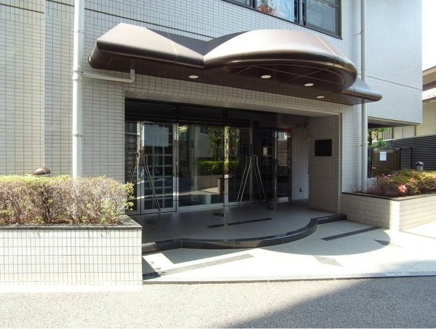 フロール巣鴨のエントランス