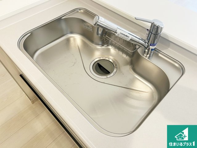 和泉市東阪本町　第3期　新築一戸建ての設備|浄水器を内蔵！炊飯時、お茶を作る時に安心してお水を使えます！お湯と冷水、浄水と原水、シャワーの切替えもワンタッチです！