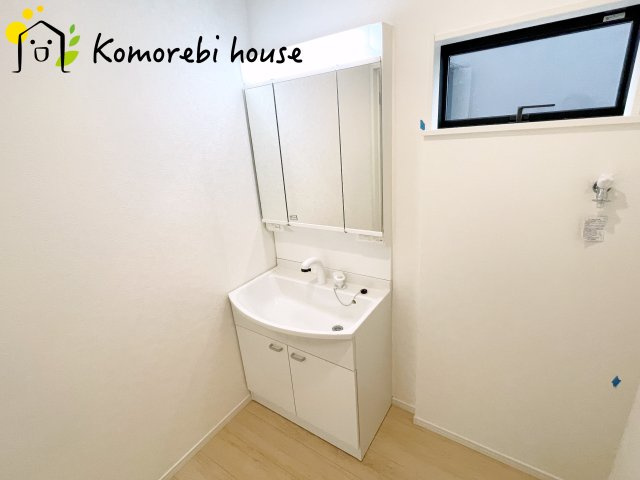 鴻巣市鴻巣　第1　新築一戸建て　クレイドルガーデン　02の独立洗面台|朝の支度にも助かる、独立の洗髪洗面化粧台