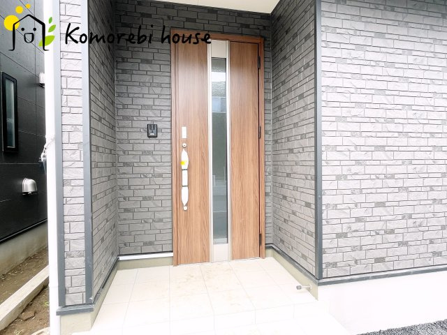 鴻巣市鴻巣　第1　新築一戸建て　クレイドルガーデン　02の玄関|落ち着いた玄関です