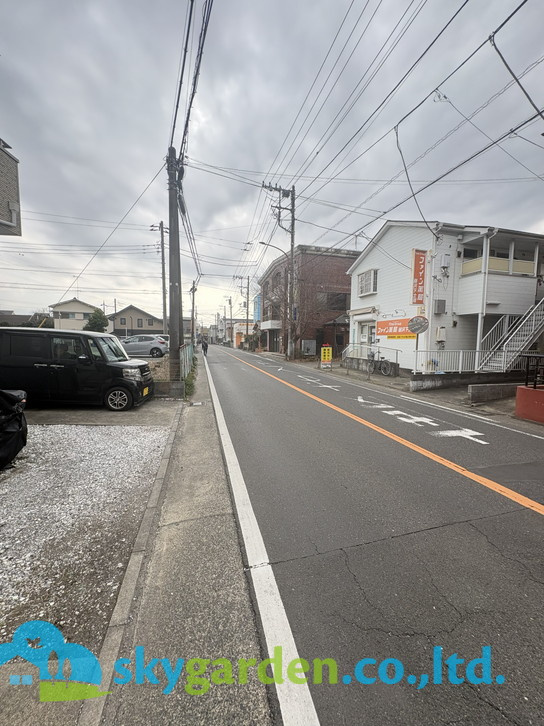 藤沢市高倉　中古戸建の前面道路含む現地写真