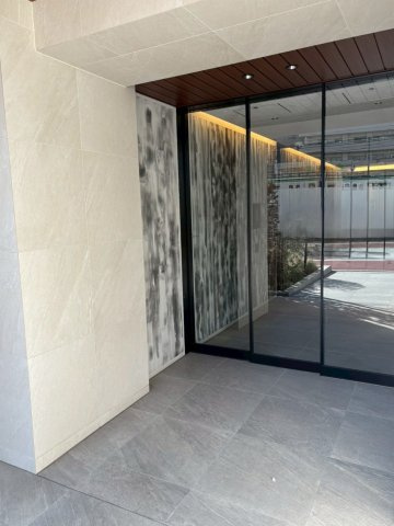 レ・ジェイド松戸のエントランス