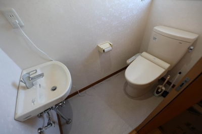 【トイレ】 | マンション本郷 6階 4LDK | トイレその2