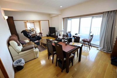 【居間・リビング】 | マンション本郷 6階 4LDK | リビングダイニング13帖