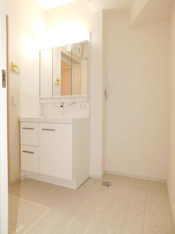 名古屋市港区西川町２丁目の新築一戸建の独立洗面台|◇洗面脱衣室◇　　三面鏡シャンプードレッサー♪　
