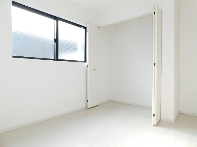 名古屋市港区西川町２丁目の新築一戸建の洋室|◇２階洋室◇　　南面で明るい洋室５．２帖　全居室収納完備！　