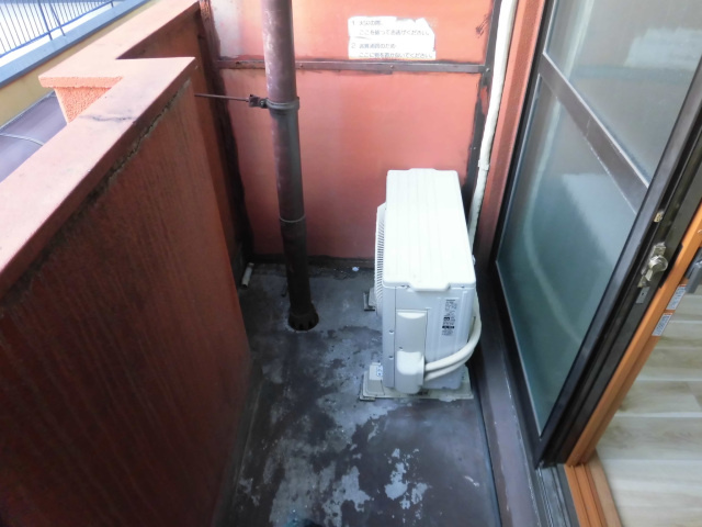 コーポ駅前ビルのバルコニー