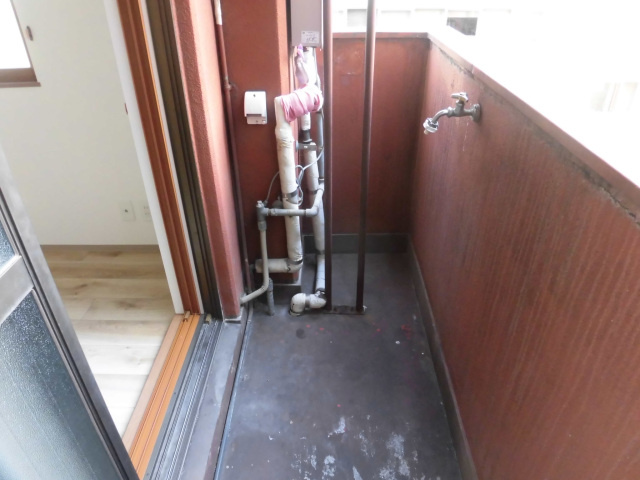 コーポ駅前ビルのバルコニー