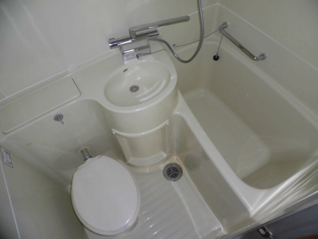 コーポ駅前ビルの浴室