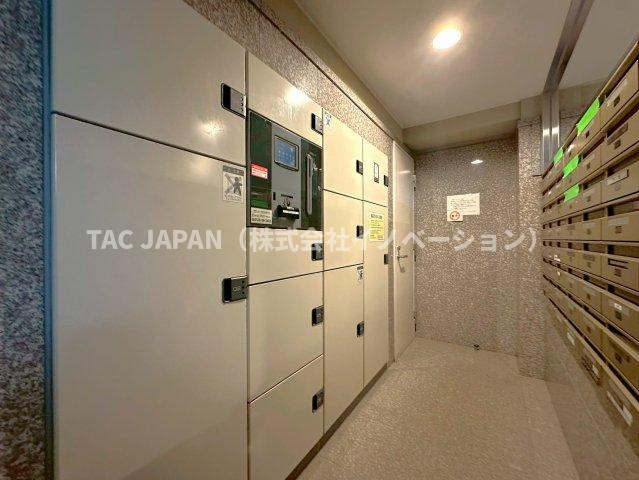 ジェイパーク文京白山のエントランス|【宅配ロッカー】
不在時でも荷物を受け取れる便利な宅配ロッカーを完備。