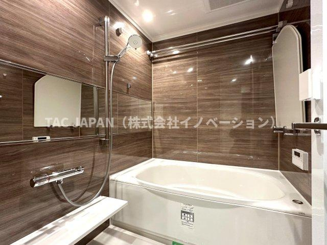 ジェイパーク文京白山の浴室|ワンタッチでお湯張りや追炊ができるオートバスと足を伸ばせる浴槽で24時間いつでも快適にリフレッシュできる新品浴室。雨のお洗濯や日頃のメンテナンスなどに役立つ浴室換気乾燥機もしっかり完備しています。