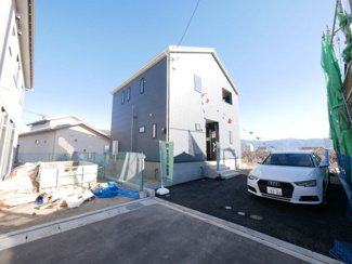 【外観】 | 昭和町築地新居 新築戸建 イオンまで車4分 南側畑で日当良好 | 道路側より撮影　建物完成済み　随時ご見学可能です。