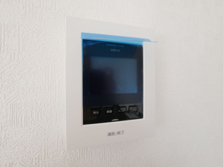 【セキュリティ】 | 昭和町築地新居 新築戸建 イオンまで車4分 南側畑で日当良好 | 急なご来客にも対応可能なモニター付きインターホン。