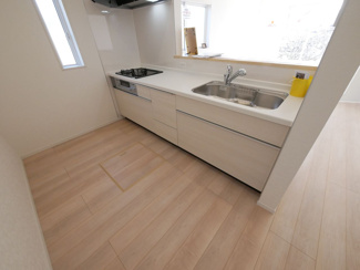 【キッチン】 | 昭和町築地新居 新築戸建 イオンまで車4分 南側畑で日当良好 | カウンターキッチン。ご家族の様子を見ながら料理が作れます。