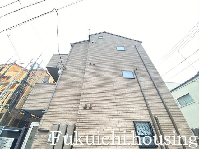 グランクオール明大前の外観