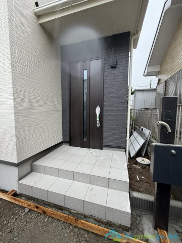 伊勢原市下落合　新築戸建　全1棟1号棟の玄関