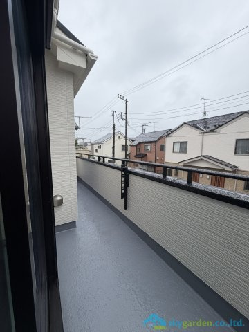 伊勢原市下落合　新築戸建　全1棟1号棟のバルコニー