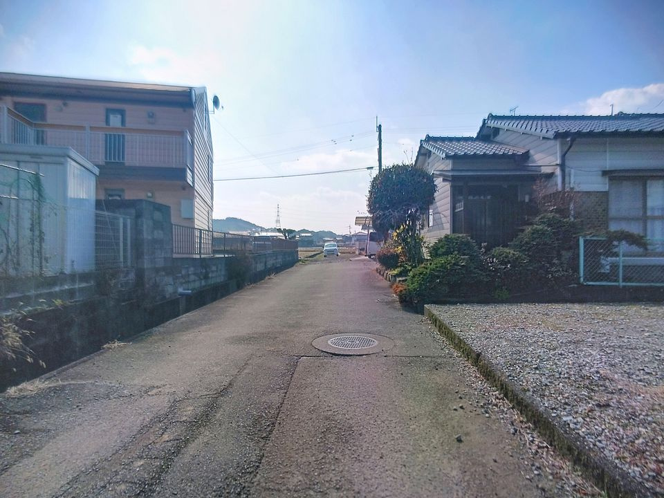 宇土市松山町の売地の前面道路含む現地写真