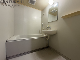 シンプルで機能的なユニットバスです♪