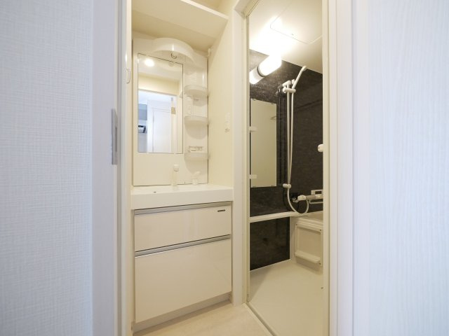 サヴォイ ラ・ピエル サフィール　9階の洗面所|別号室です。現状優先です。