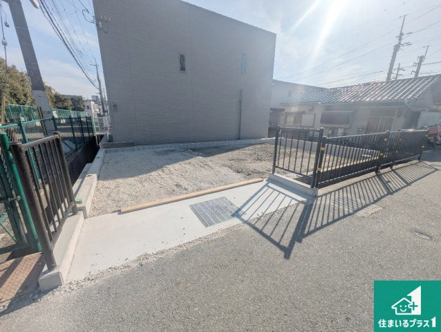 伊丹市藤ノ木　新築一戸建ての外観|周辺は落ち着いた街並みの住宅地！子育てがしやすい住環境です！まだ未完成ですが、現地でしかわからない事もございます。是非一度ご覧ください。