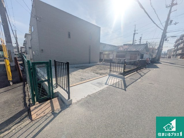伊丹市藤ノ木　新築一戸建ての前面道路含む現地写真|周辺は落ち着いた街並みの住宅地！子育てがしやすい住環境です！まだ未完成ですが、現地でしかわからない事もございます。是非一度ご覧ください。