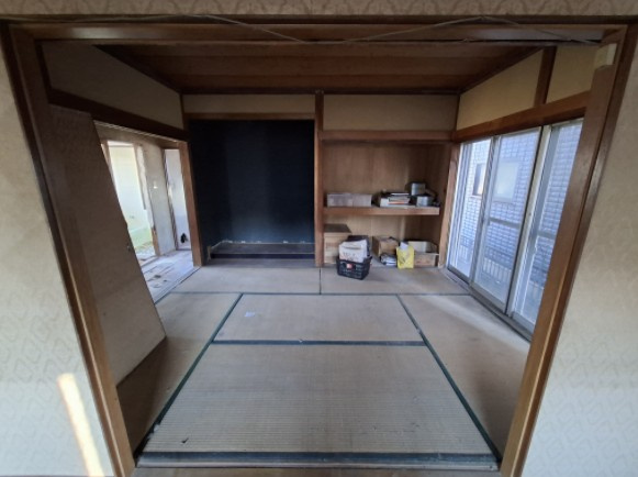 売中古戸建　藤枝市岡部町村良の和室|通風良好。陽の光もはいる和室