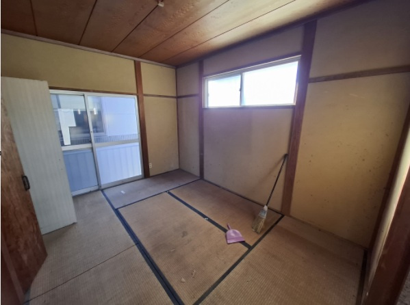 売中古戸建　藤枝市岡部町村良の和室|2面採光で陽当り風通しがとてもよく、健やかに暮らせるお家です。