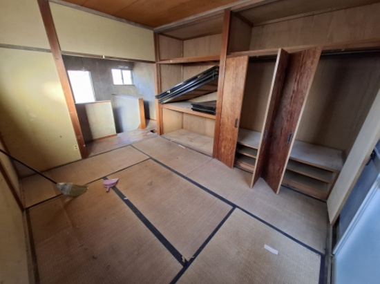 売中古戸建　藤枝市岡部町村良の和室|２階和室。収納たっぷりあります。