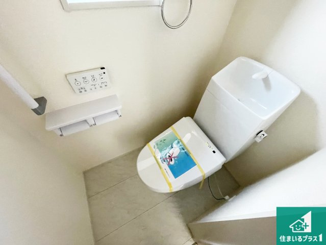 伊丹市藤ノ木　新築一戸建てのトイレ|1・2階の2ヶ所にあるので、朝の忙しい時間の順番待ちもなく、深夜の利用にも大変便利です。