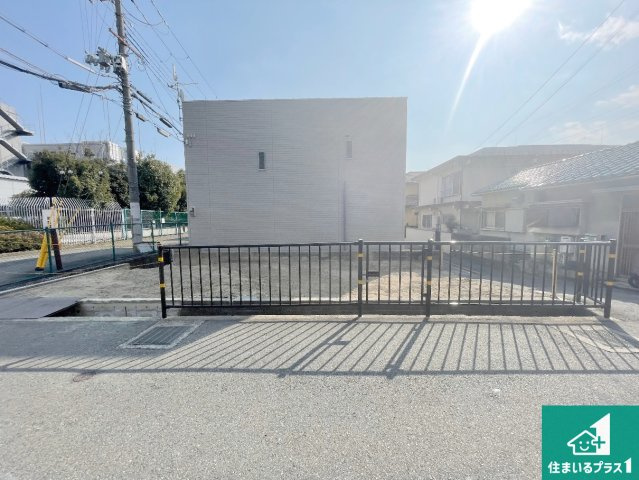 伊丹市藤ノ木　新築一戸建ての外観|周辺は落ち着いた街並みの住宅地！子育てがしやすい住環境です！まだ未完成ですが、現地でしかわからない事もございます。是非一度ご覧ください。