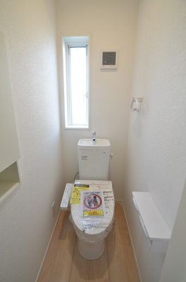 【トイレ】 | 綾瀬市蓼川１丁目 新築戸建て 全1棟【仲介手数料無料】 | 1階