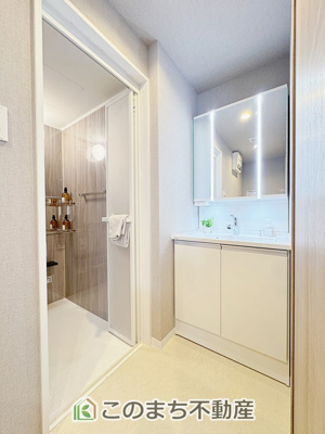 【独立洗面台】 | ガーデンハイツ城東 | （リノベーション施工例）家具・什器・調度品・植栽・カーテンなどはCG加工しております。販売価格には含まれません。