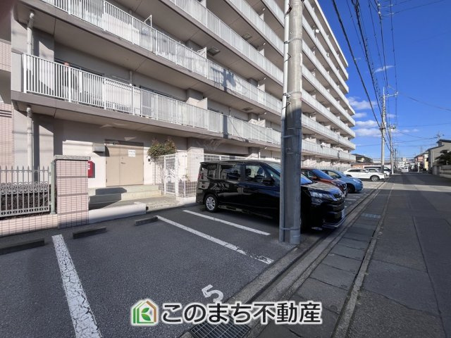 ガーデンハイツ城東の駐車場