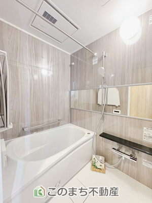 【浴室】 | ガーデンハイツ城東 | （リノベーション施工例）家具・什器・調度品・植栽・カーテンなどはCG加工しております。販売価格には含まれません。