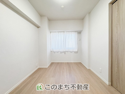 【洋室】 | ガーデンハイツ城東 | （リノベーション施工例）家具・什器・調度品・植栽・カーテンなどはCG加工しております。販売価格には含まれません。